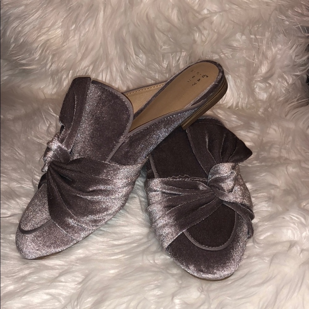 NWOT - Velvet Knotted Mules
